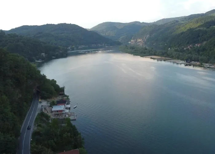 Сasa de vacaciones Dijanin *